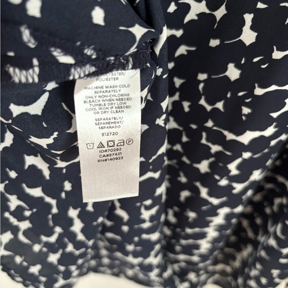 Loft Outlet Women’s Camisole Navy and White Floral Motif Size Large - Picture 4 of 5